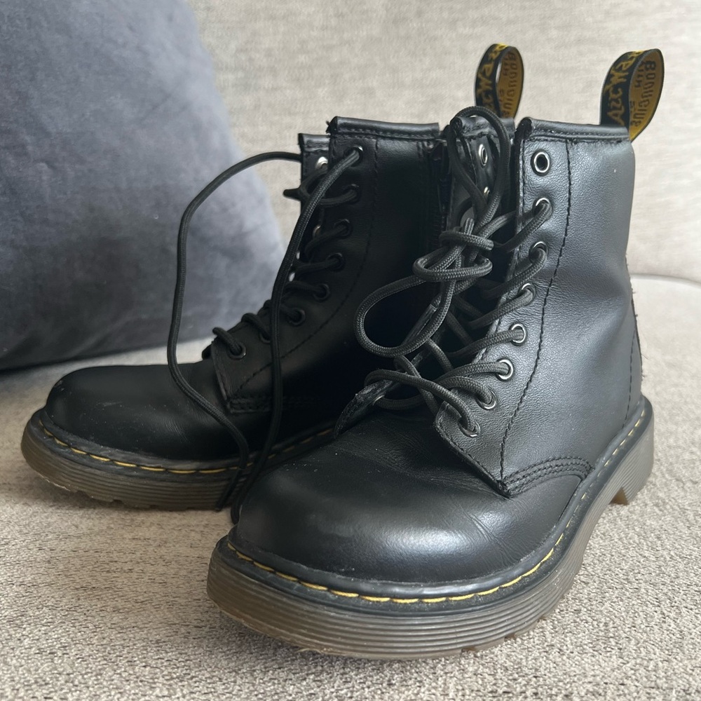 Kids Dr Marten 1460 Delaney leather boots